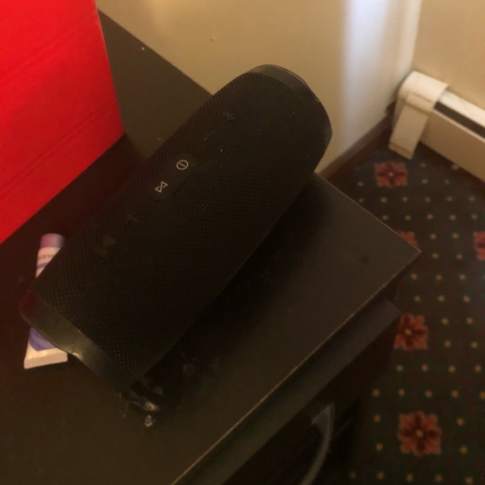 Jbl wireless Bluetooth speaker brand new4309199